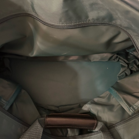 VINTAGE JAQUAR GREEN AND BLACK CARRY ON BAG HAS WHEELS AND VERY SPACIOUS - Picture 7 of 11